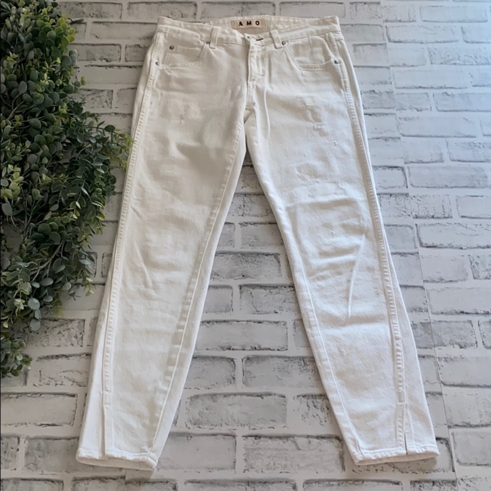 AMO “Twist Wash Sea Salt” White Jeans
